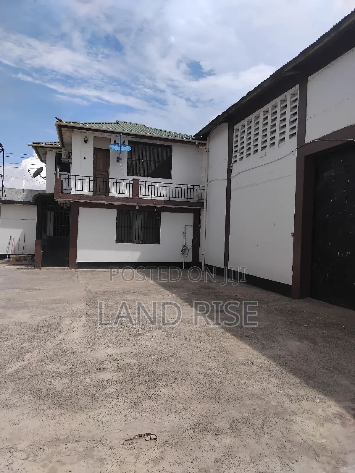 Warehouse for Sale in Changombe