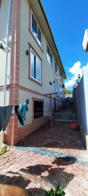5bdrm House in Goba Center for rent