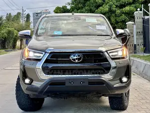 Toyota Hilux 2021 Green