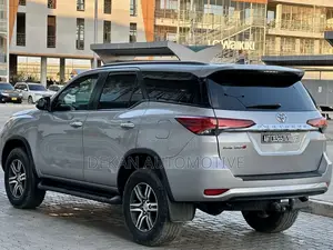 Toyota Fortuner 2.4 D RWD 2019 Silver
