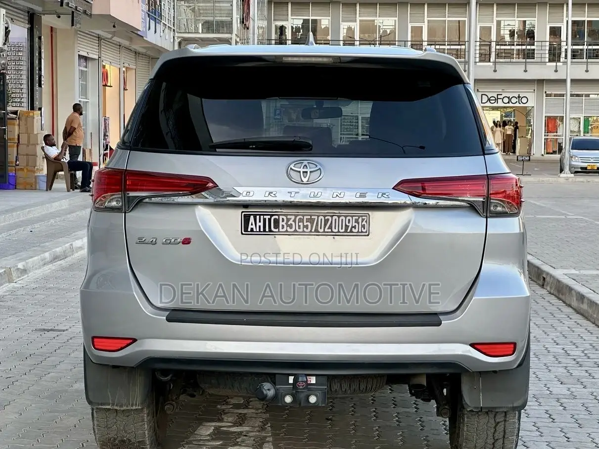 Toyota Fortuner 2.4 D RWD 2019 Silver