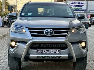 Toyota Fortuner 2.4 D RWD 2019 Silver