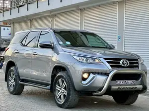 Toyota Fortuner 2.4 D RWD 2019 Silver