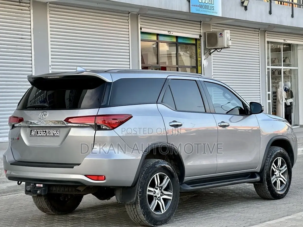 Toyota Fortuner 2.4 D RWD 2019 Silver