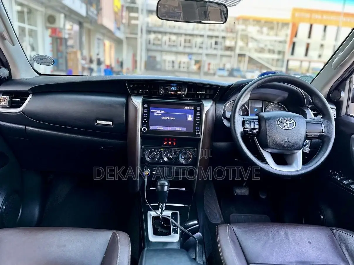 Toyota Fortuner 2.4 D RWD 2019 Silver