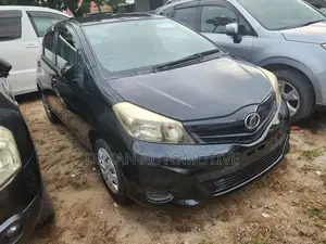 Toyota Vitz 1.3 FWD 5dr 2011 Gray