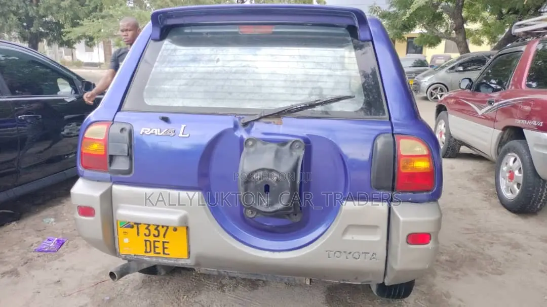 Toyota RAV4 1999 Blue