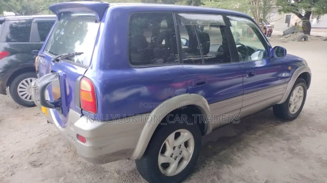 Toyota RAV4 1999 Blue