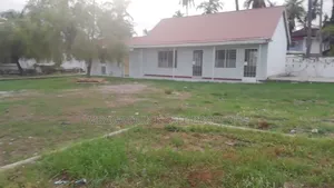 10bdrm House in Mikocheni for sale