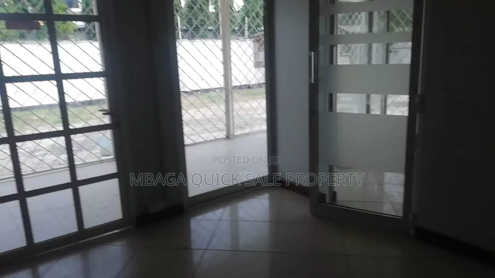 10bdrm House in Mikocheni for sale