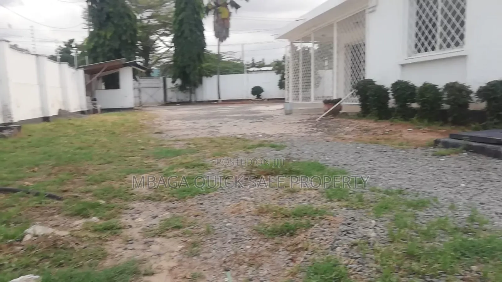 10bdrm House in Mikocheni for sale