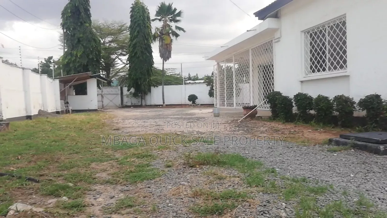 10bdrm House in Mikocheni for sale