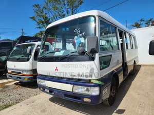 Mitsubishi Fuso Rosa 2000 White