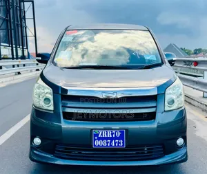 Toyota Noah 2009 Gray