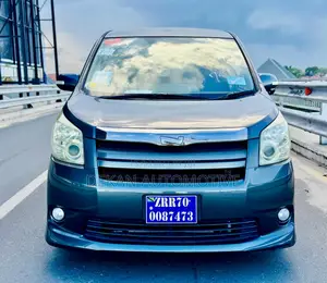 Toyota Noah 2.0 143hp AWD (7 Seater) 2009 Gray