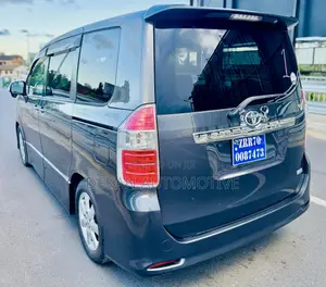 Toyota Noah 2.0 143hp AWD (7 Seater) 2009 Gray