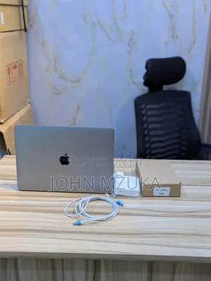 Laptop Apple MacBook Pro 2017 16GB Intel Core I7 SSD 256GB