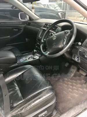 Toyota Crown Royale 2005 White