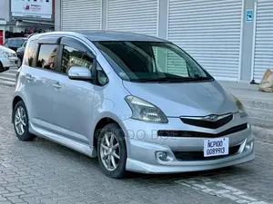 Toyota Ractis 2009 Silver