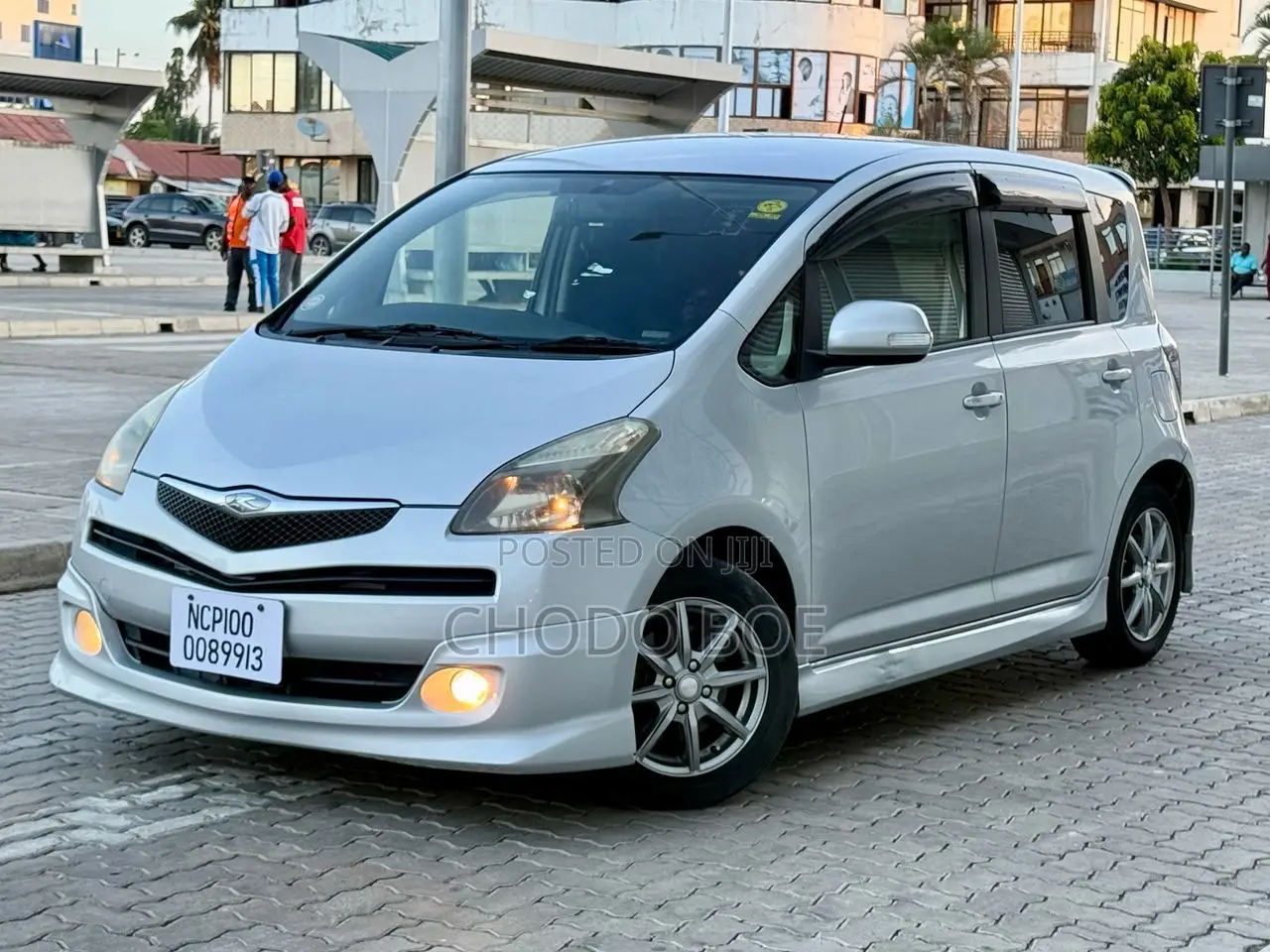 Toyota Ractis 2009 Silver