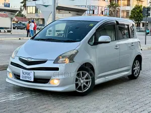 Toyota Ractis 2009 Silver