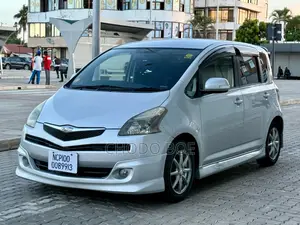 Toyota Ractis 2009 Silver