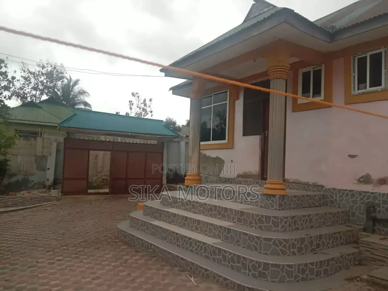 3bdrm House in Njiapanda Makabe, Kinondoni for sale