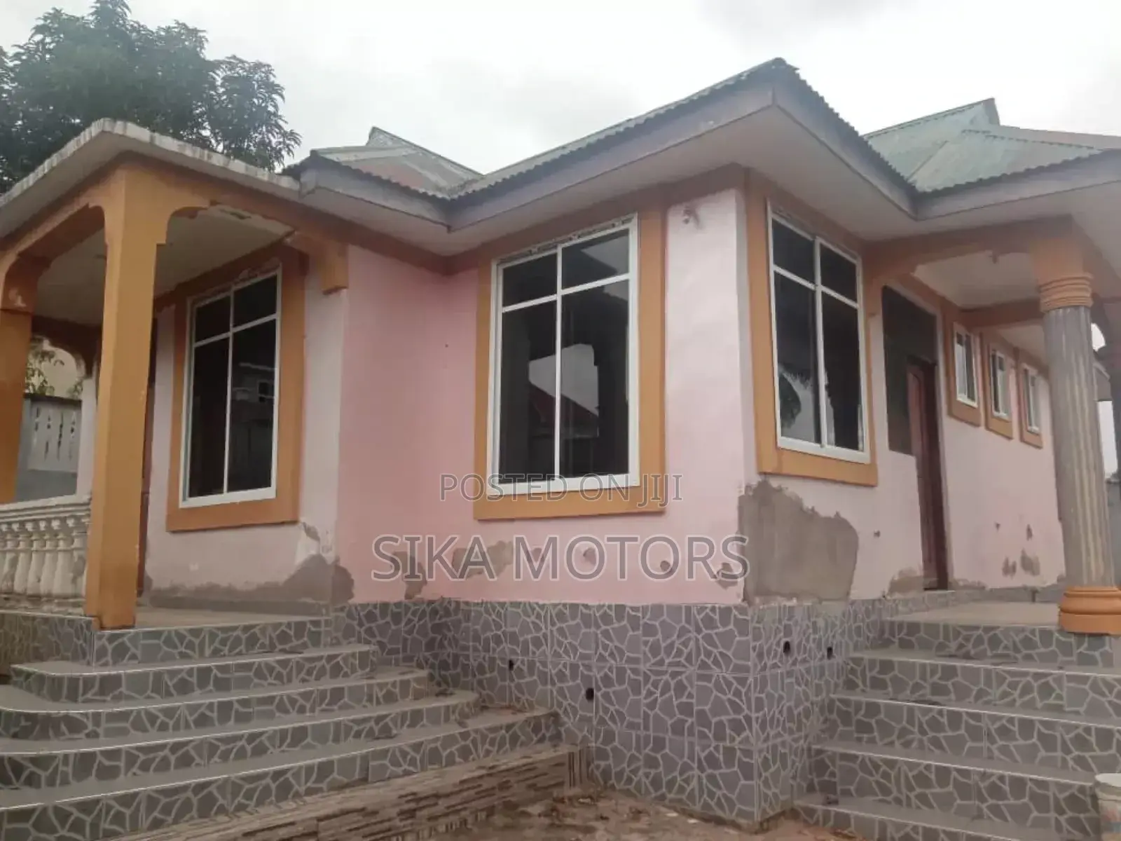 3bdrm House in Njiapanda Makabe, Kinondoni for sale