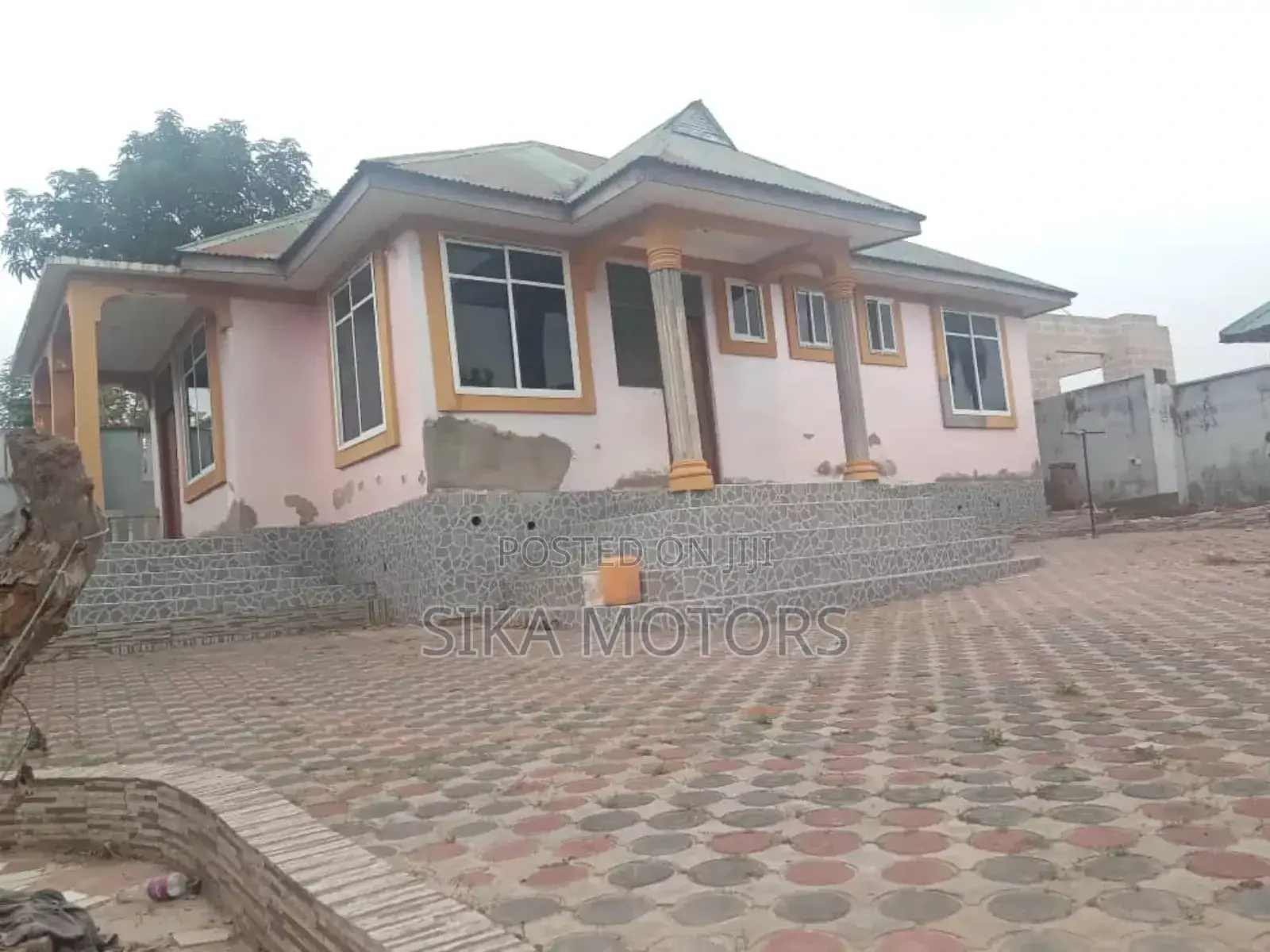 3bdrm House in Njiapanda Makabe, Kinondoni for sale