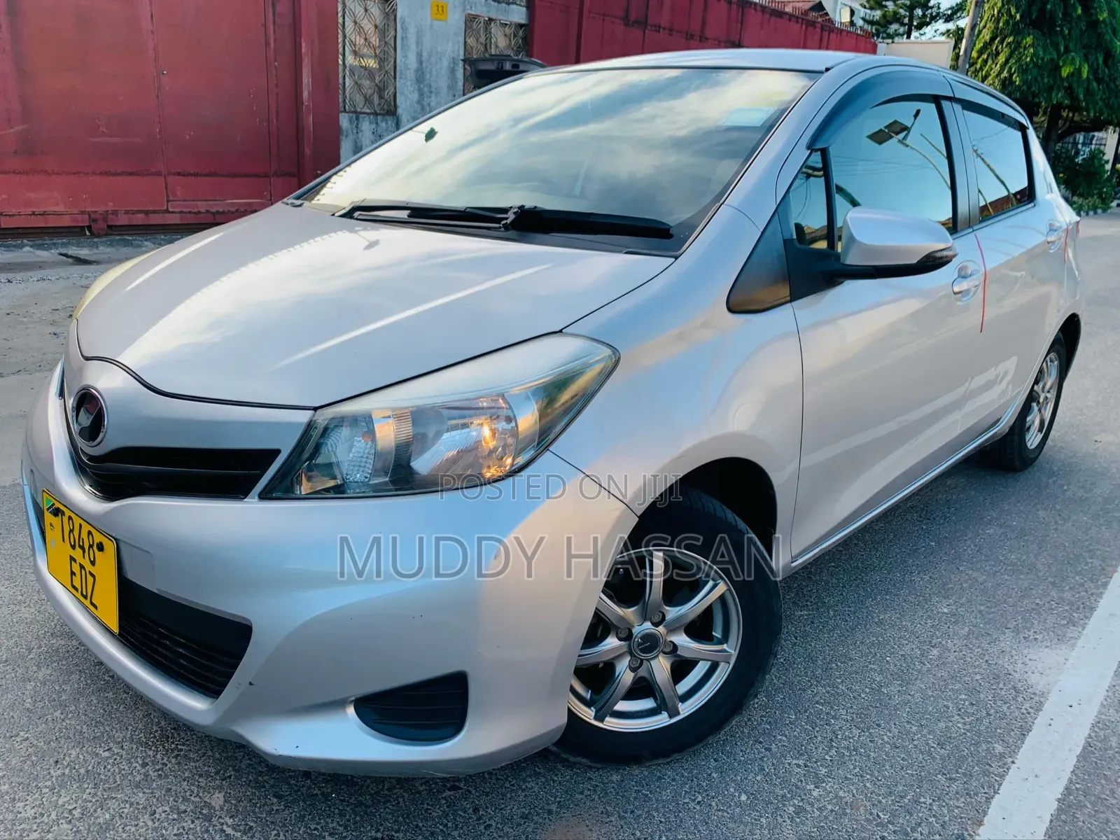 Toyota Vitz 2012 Silver