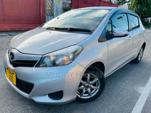 Toyota Vitz 2012 Silver