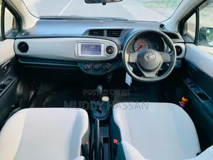 Toyota Vitz 2012 Silver