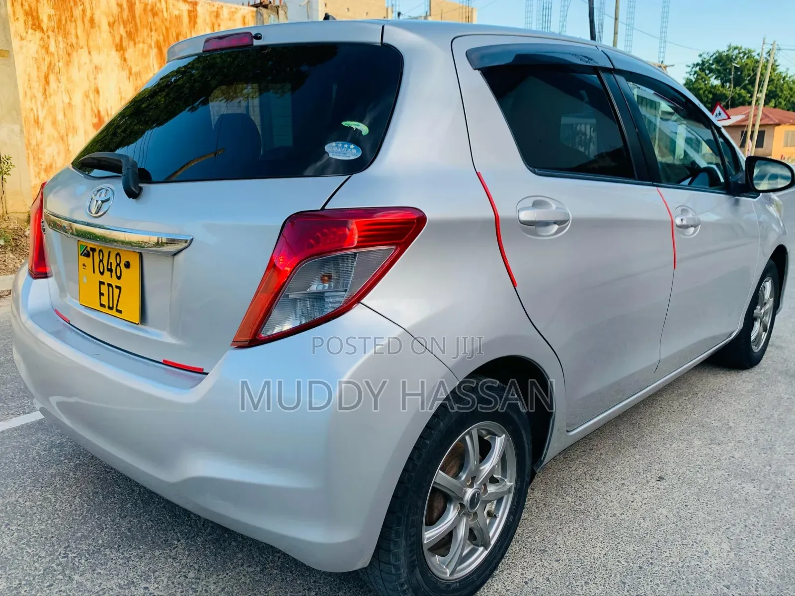 Toyota Vitz 2012 Silver