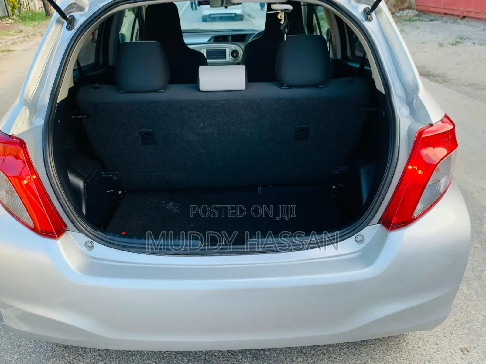 Toyota Vitz 2012 Silver