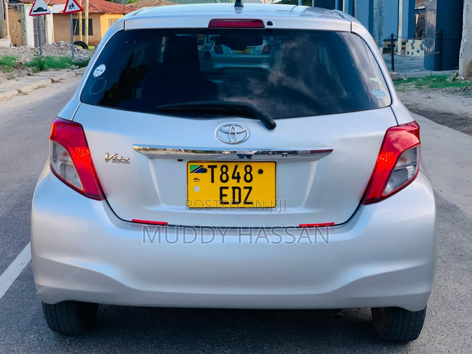 Toyota Vitz 2012 Silver
