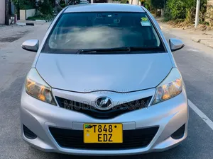 Toyota Vitz 2012 Silver