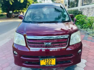Toyota Noah 2004 Red