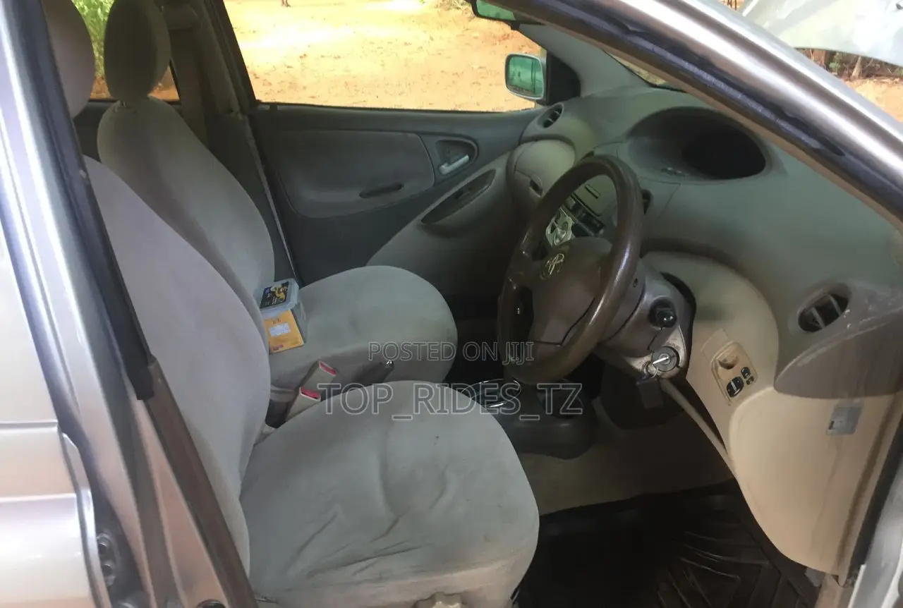 Toyota Platz 1.3 AWD 2003 Silver