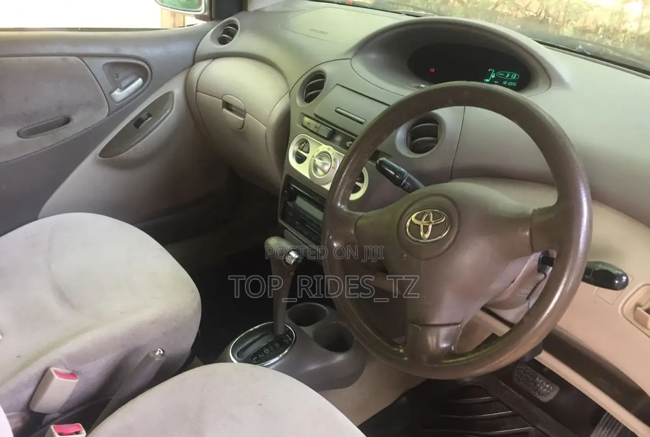 Toyota Platz 1.3 AWD 2003 Silver