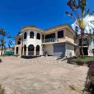 5bdrm House in Mbezibeach for rent