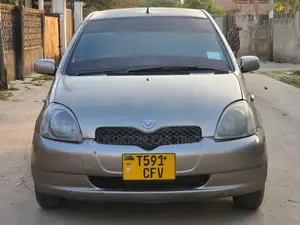 Toyota Vitz 2003 Silver