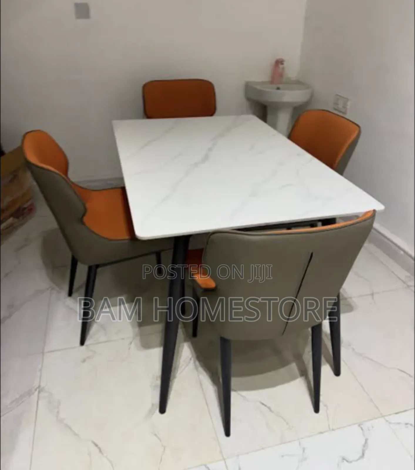 Unique Classic Dinning Set