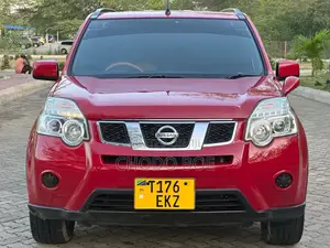 Nissan X-Trail 2011 Red