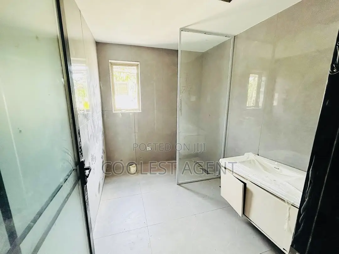 3bdrm Apartment in Oysterbay, Kinondoni for sale