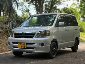Toyota Noah 2005 Silver