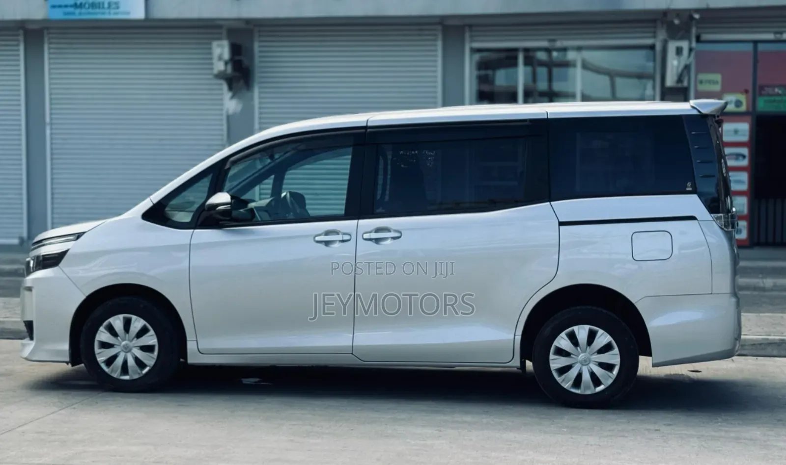 Toyota Voxy SV Premium 2014 Silver