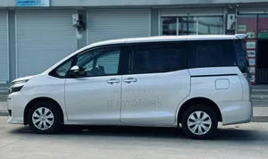 Toyota Voxy SV Premium 2014 Silver