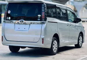 Toyota Voxy SV Premium 2014 Silver