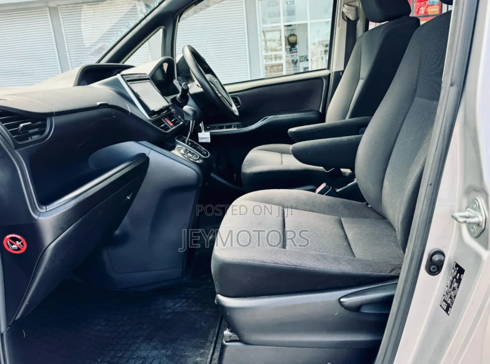 Toyota Voxy SV Premium 2014 Silver