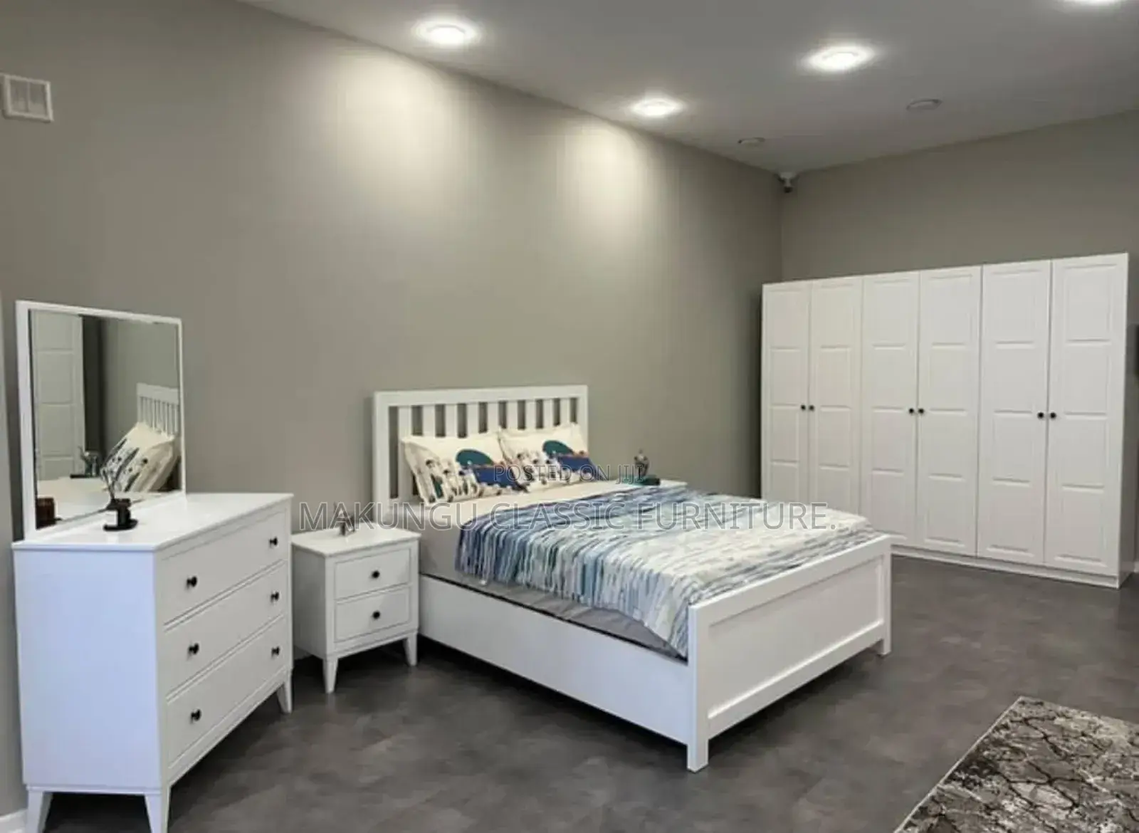 Bedroom Sets Yenye Wardrobe Milango Sita Na Kitanda Pia